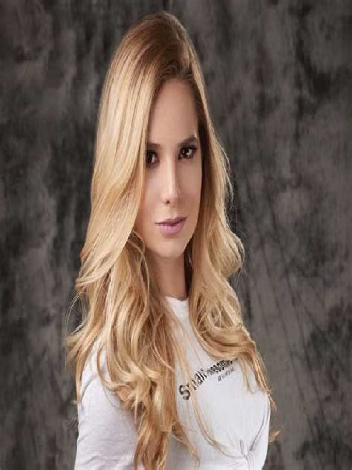Catalina Edwards Biography, Age, Height, Husband, Net Worth, Family