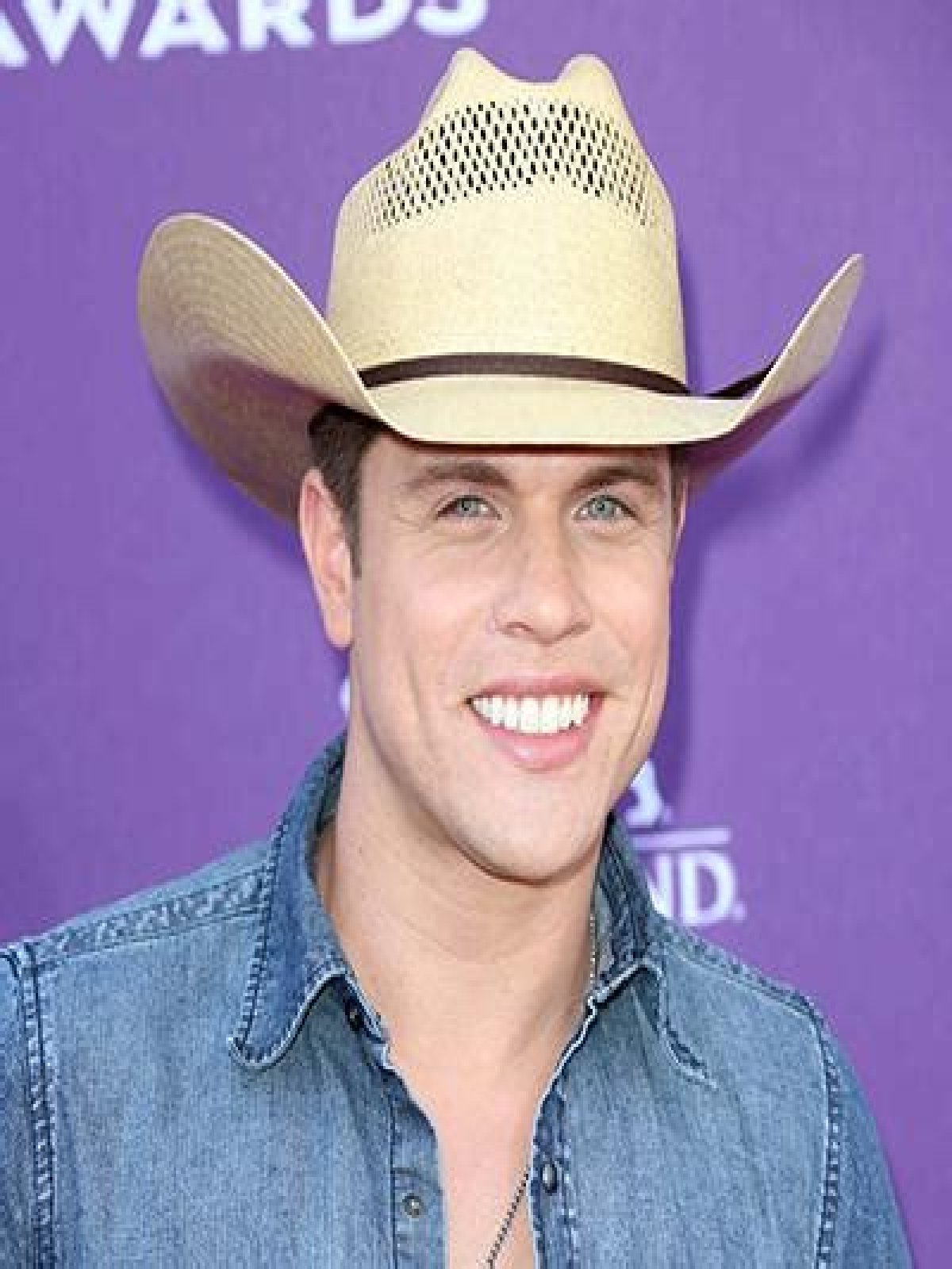 Dustin Lynch Biography, Age, Height, Wife, Net Worth, Family