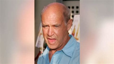 Geoffrey Lewis Net Worth