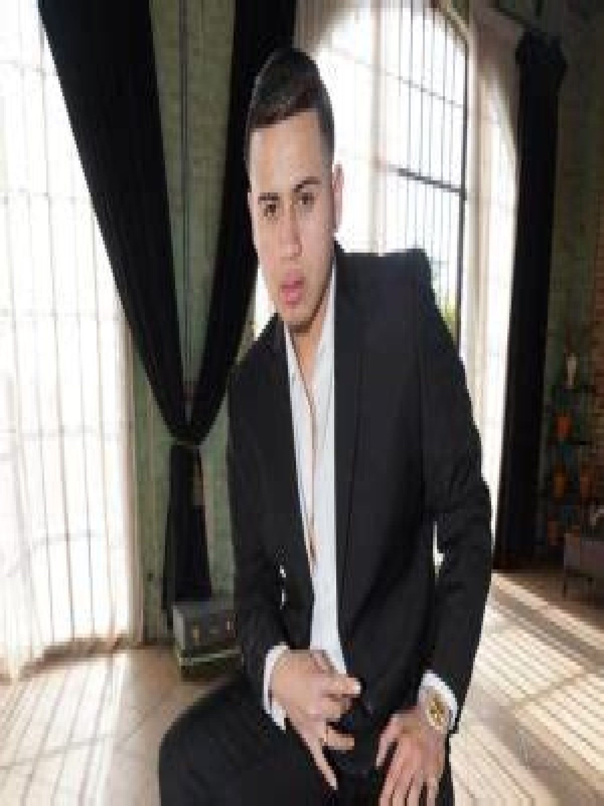 Jesús Ortiz-Paz - Bio, Age, Net Worth, Height, Single, Nationality, Career