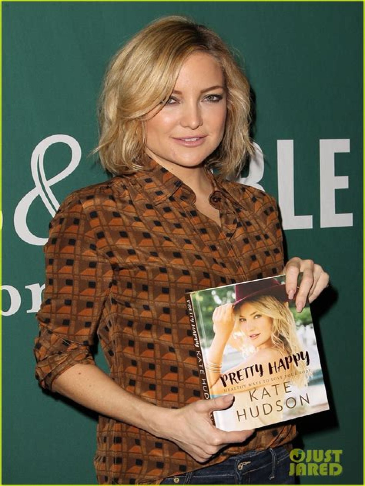 Kate Hudson says she hates it when magazines airbrush her eyes blue