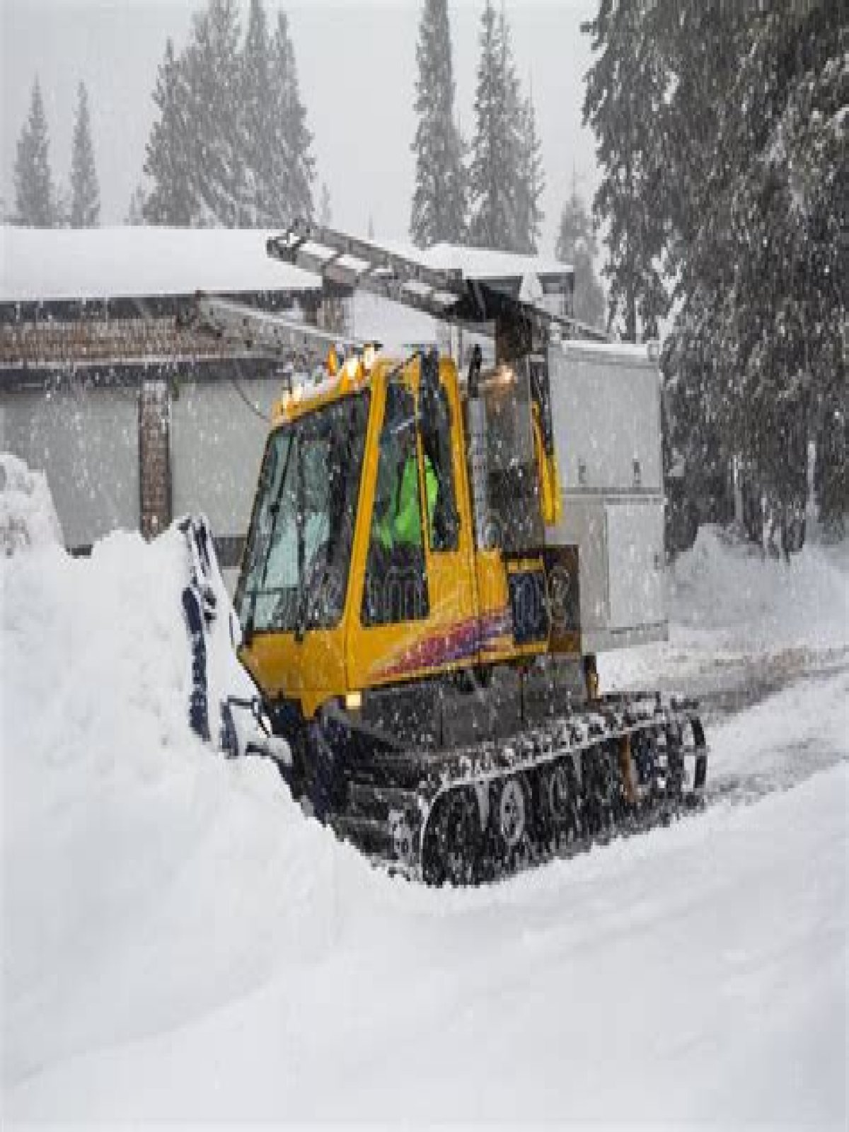 Snow-removing vehicle