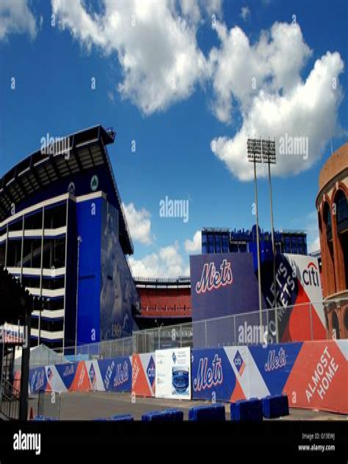 ___ Stadium (former home of the New York Mets)