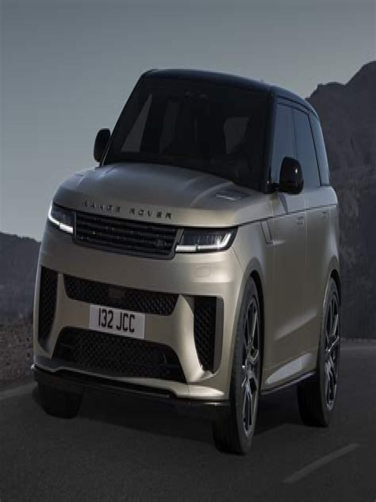 Who designs Rangerover?