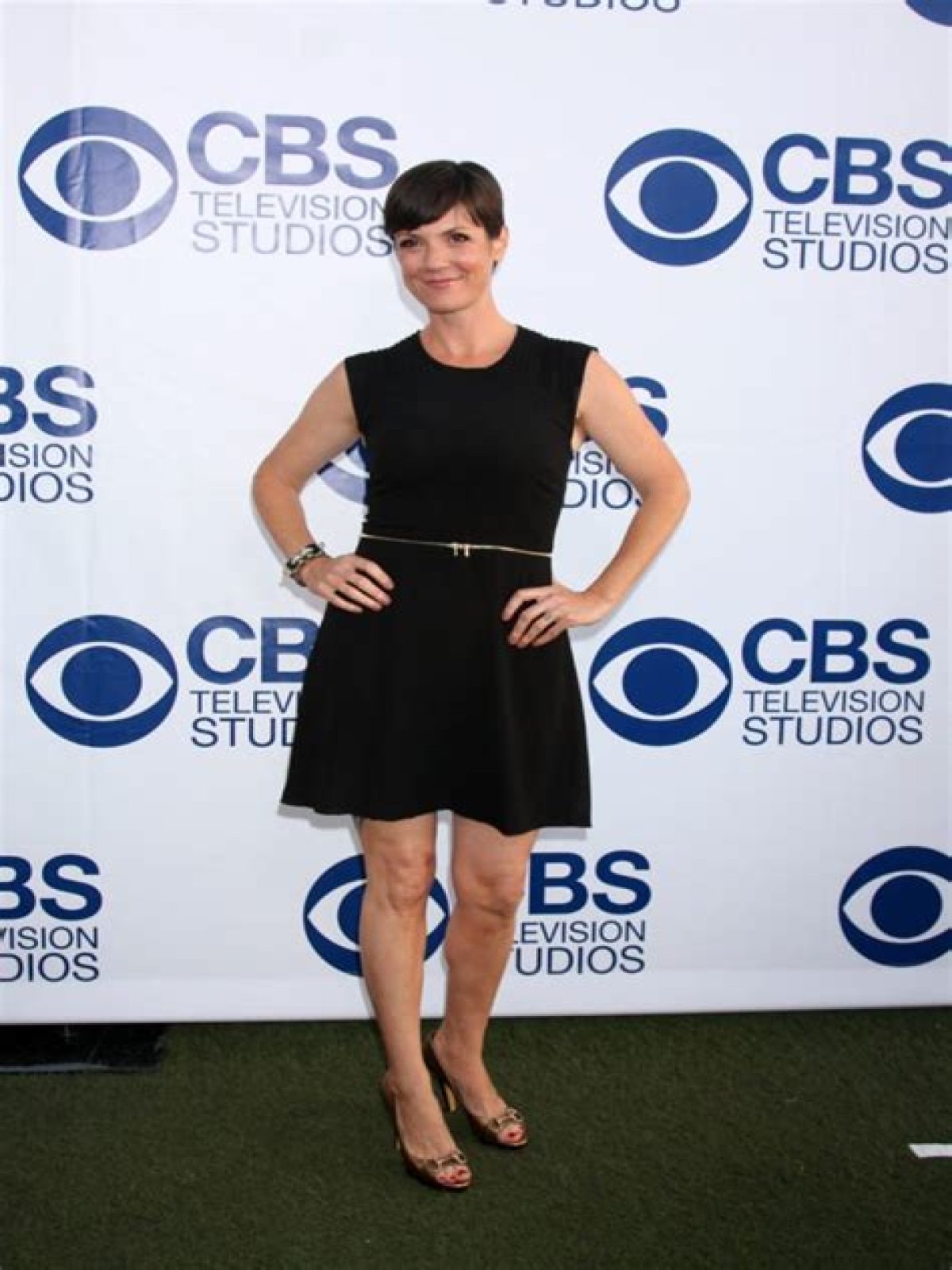 Zoe McLellan Net Worth – How Much is McLellan Worth?